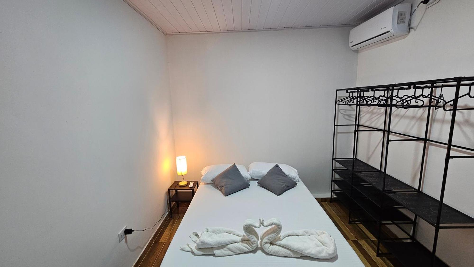 Amazon Minimalist * Leticia